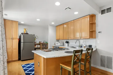 1910 West Chase Avenue Chicago IL 60626