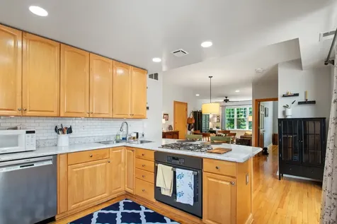 1910 West Chase Avenue Chicago IL 60626