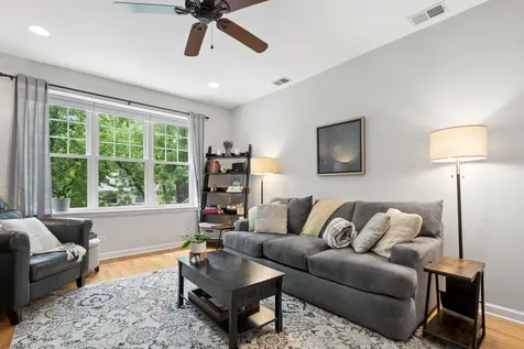 1910 West Chase Avenue Chicago IL 60626