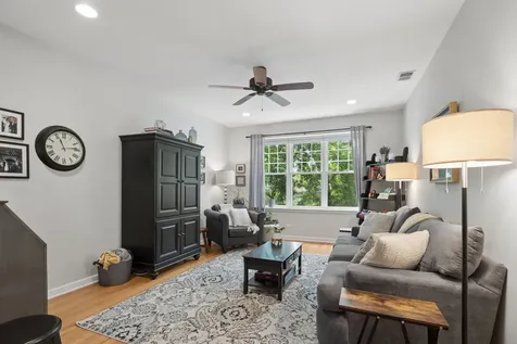 1910 West Chase Avenue Chicago IL 60626