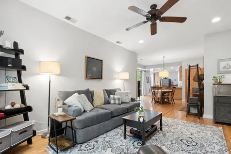 1910 West Chase Avenue Chicago IL 60626
