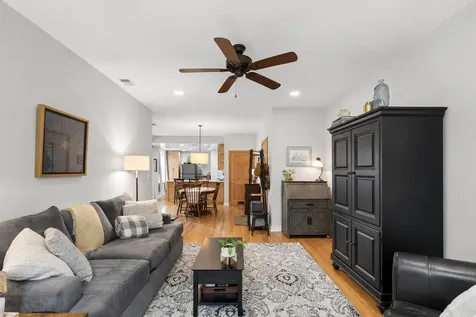 1910 West Chase Avenue Chicago IL 60626
