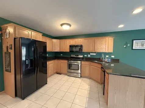 9400 Caledonia Drive Tinley Park IL 60487