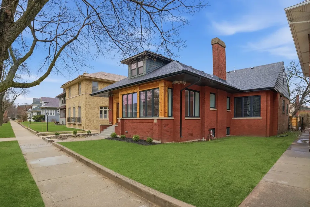 7347 South Merrill Avenue Chicago IL 60649