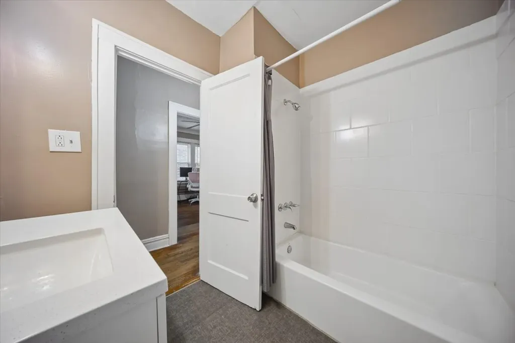 9108 South Loomis Street Chicago IL 60620