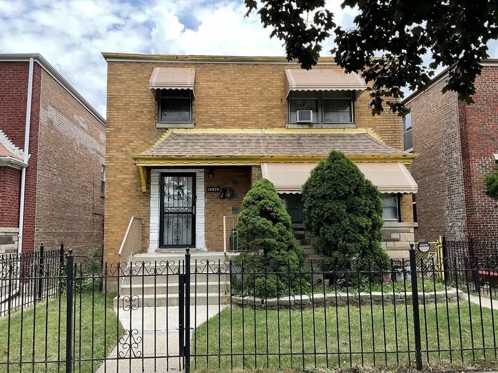 10929 South Eberhart Avenue Chicago IL 60628