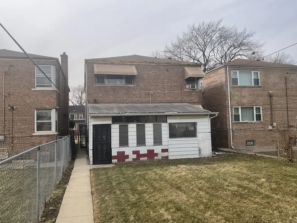 10929 South Eberhart Avenue Chicago IL 60628