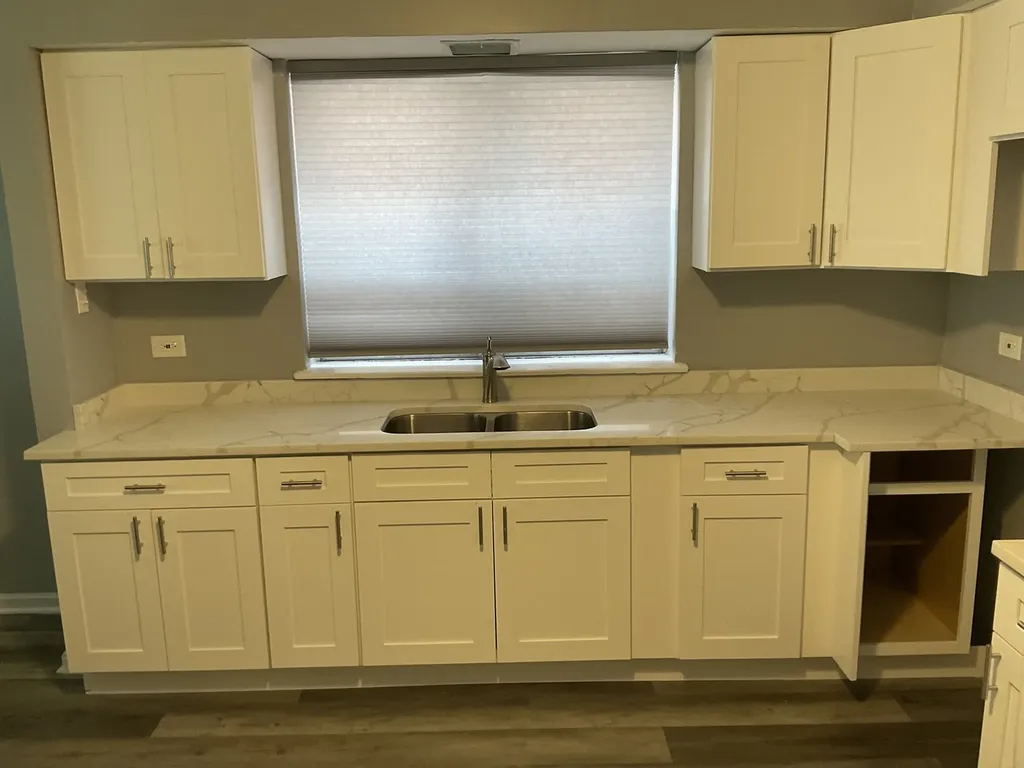 10929 South Eberhart Avenue Chicago IL 60628