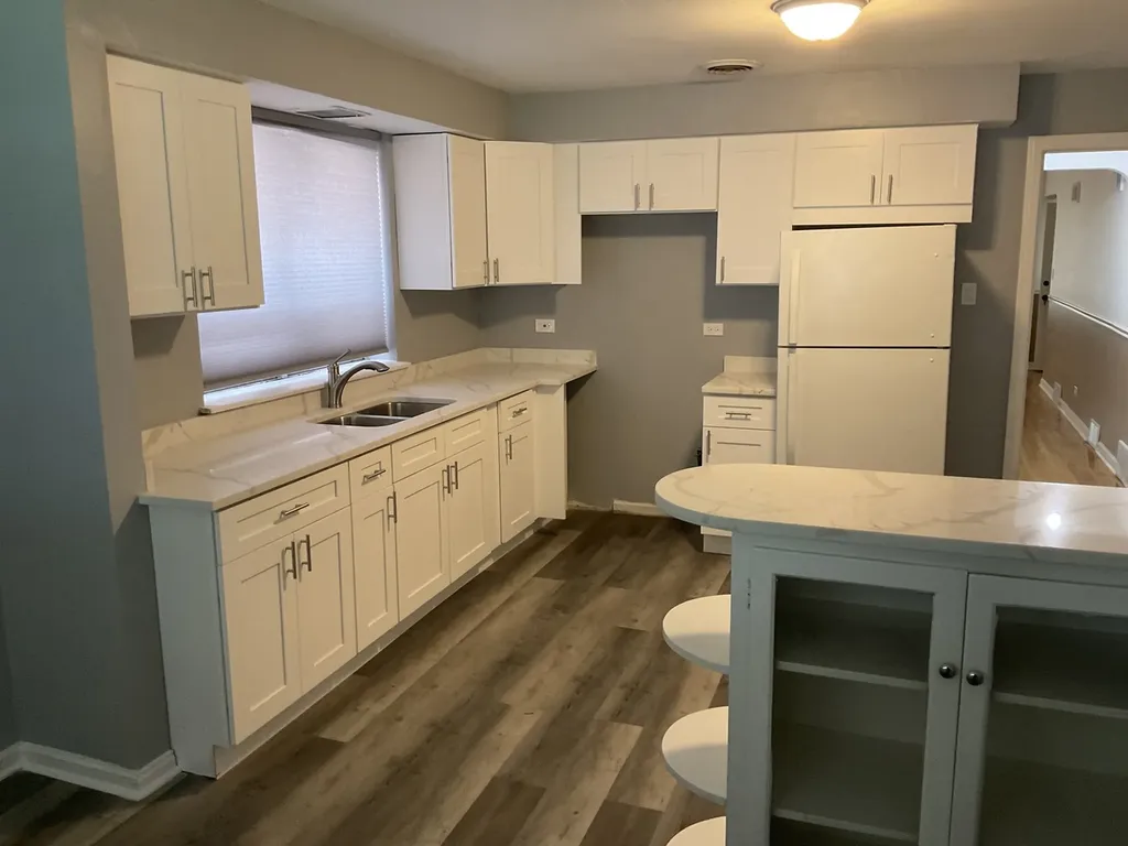 10929 South Eberhart Avenue Chicago IL 60628