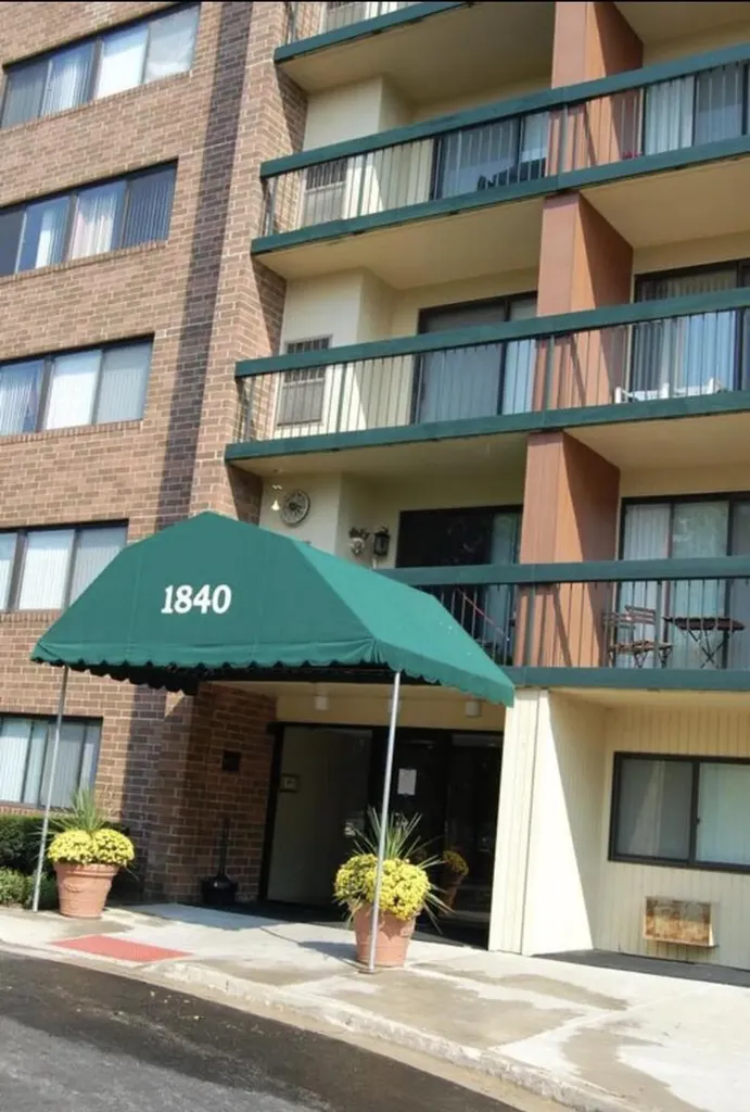 1840 Huntington Boulevard Hoffman Estates IL 60169