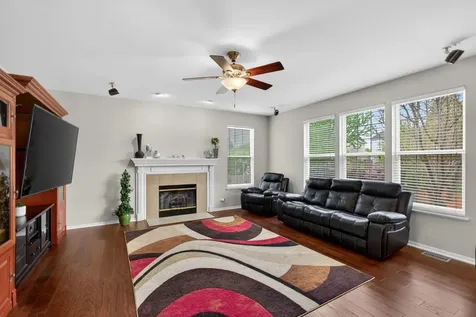 2546 West Autumn Drive Round Lake IL 60073