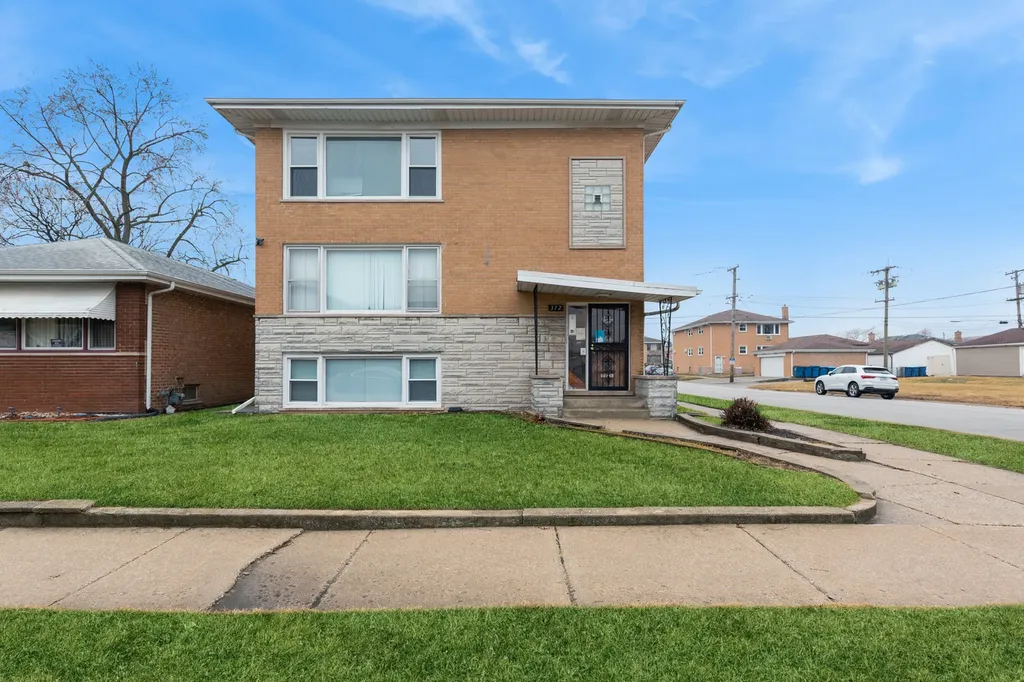 372 Yates Avenue Calumet City IL 60409