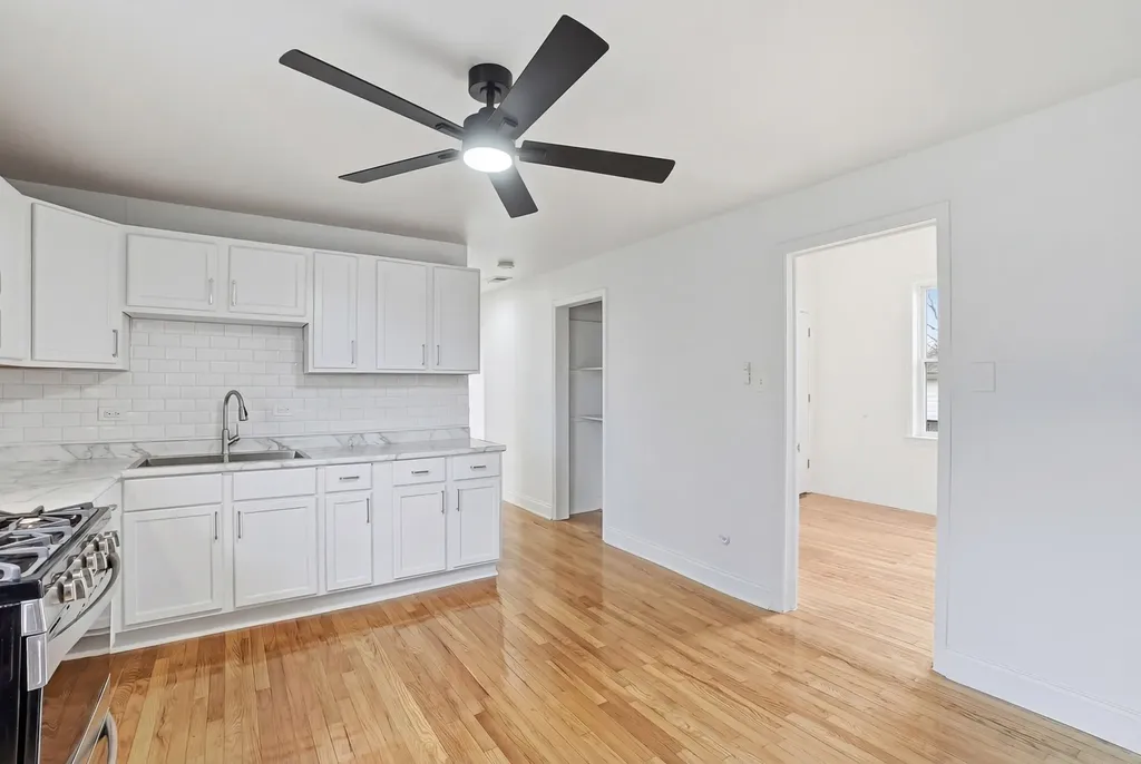 8705 South Saginaw Avenue Chicago IL 60617