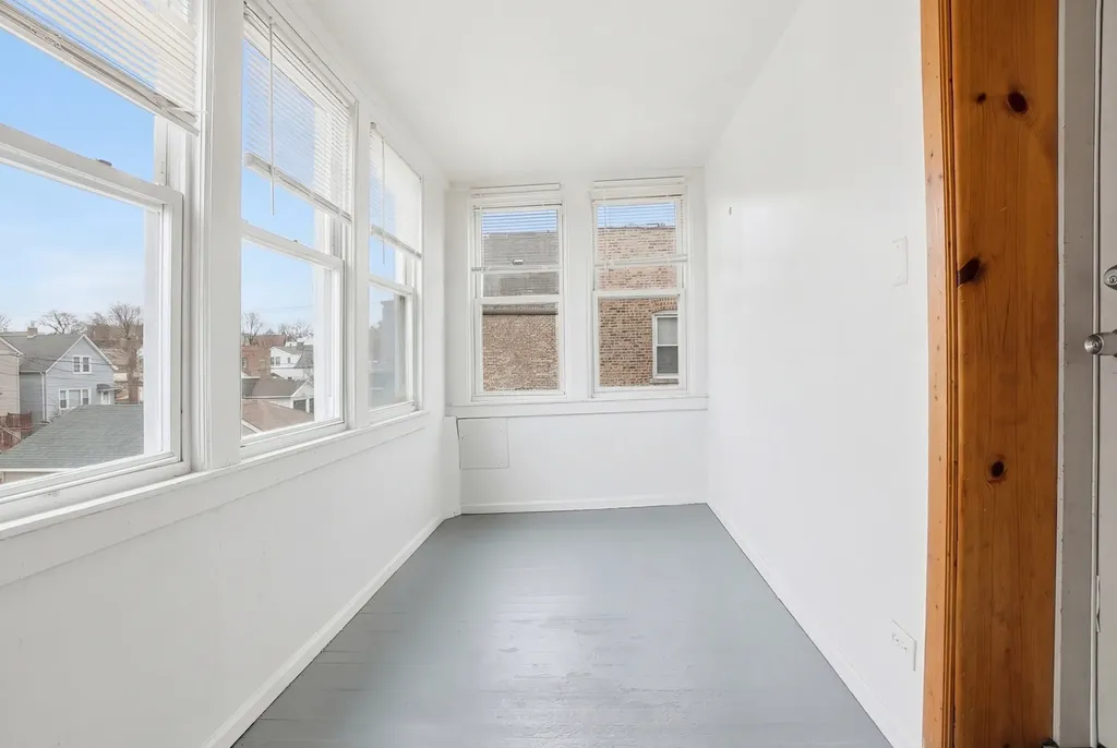 8705 South Saginaw Avenue Chicago IL 60617
