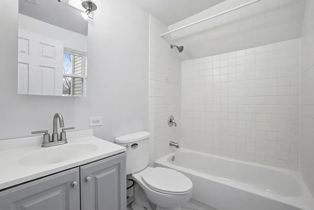 8705 South Saginaw Avenue Chicago IL 60617