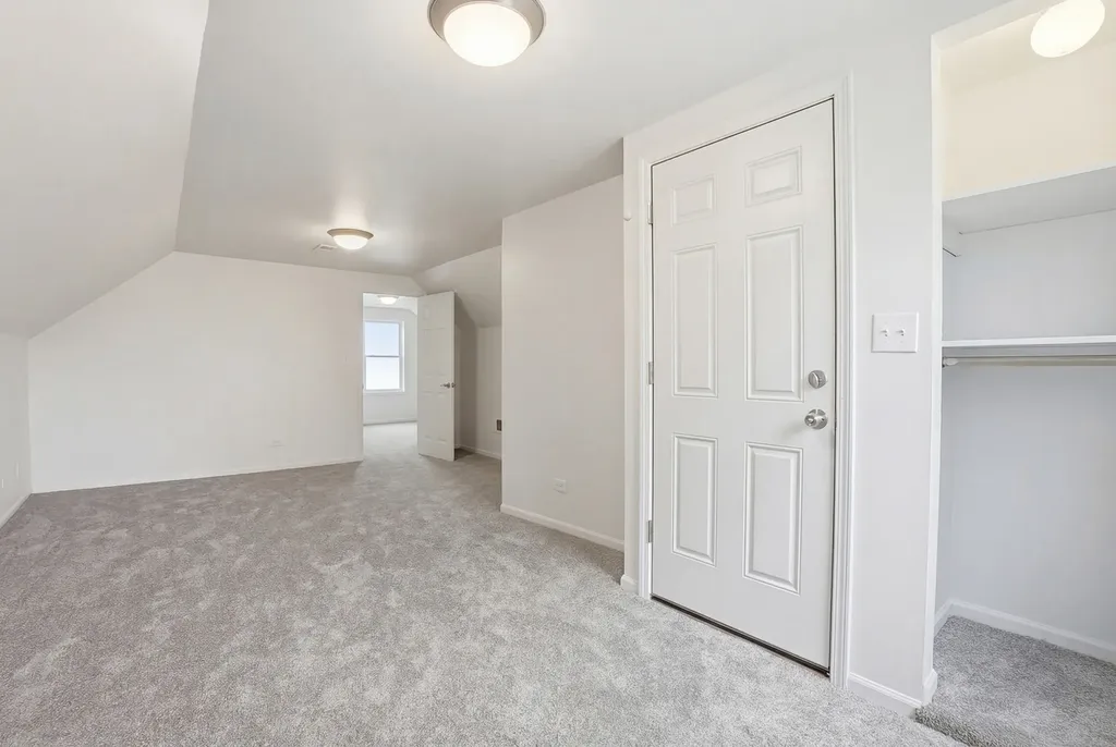 8705 South Saginaw Avenue Chicago IL 60617