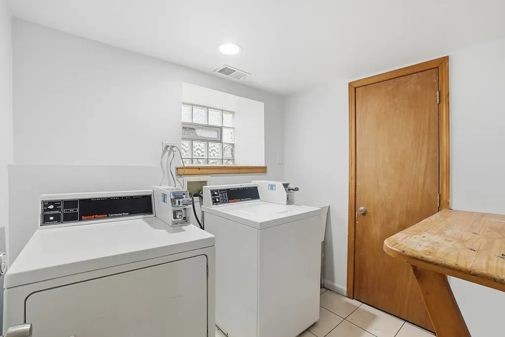 8705 South Saginaw Avenue Chicago IL 60617