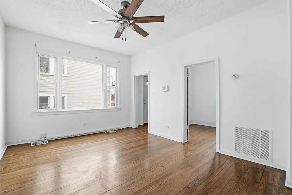 8705 South Saginaw Avenue Chicago IL 60617