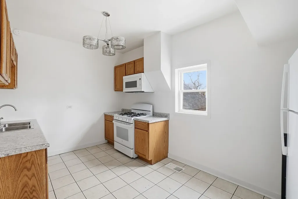 8705 South Saginaw Avenue Chicago IL 60617