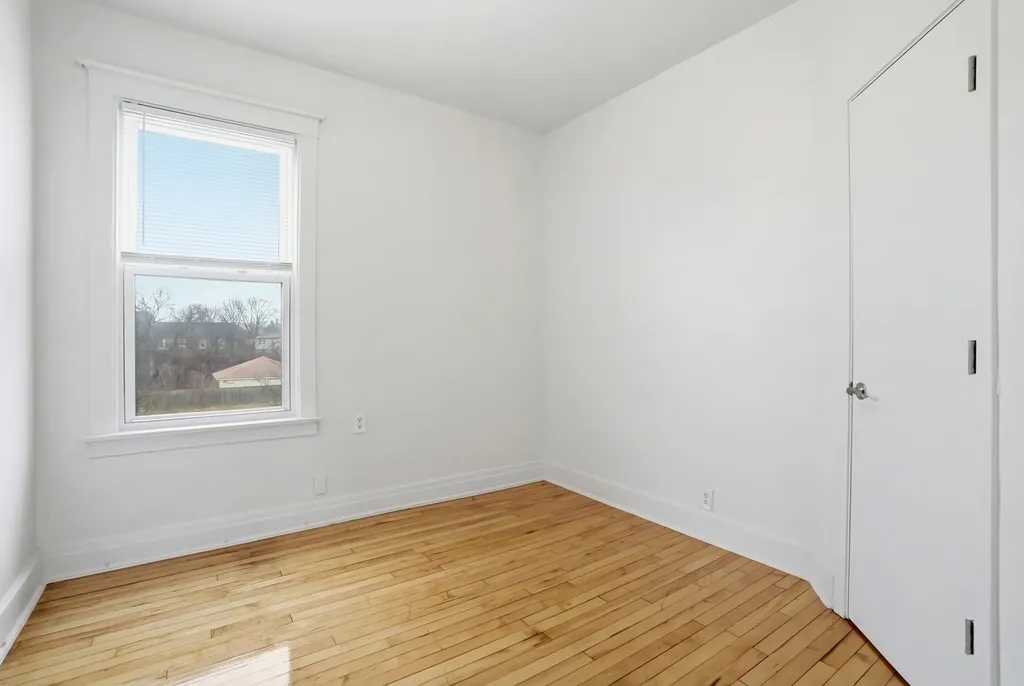 8705 South Saginaw Avenue Chicago IL 60617