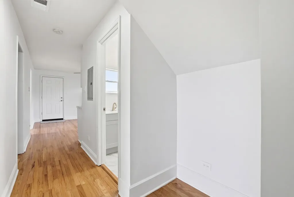 8705 South Saginaw Avenue Chicago IL 60617