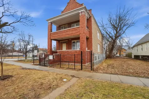 8705 South Saginaw Avenue Chicago IL 60617