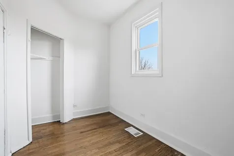 8705 South Saginaw Avenue Chicago IL 60617
