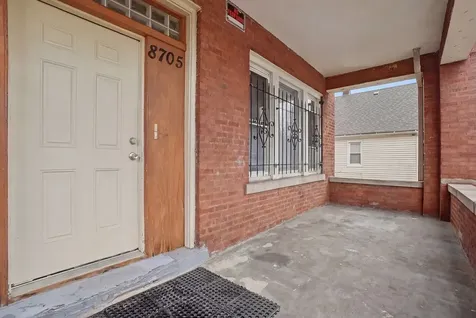 8705 South Saginaw Avenue Chicago IL 60617