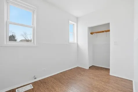 8705 South Saginaw Avenue Chicago IL 60617