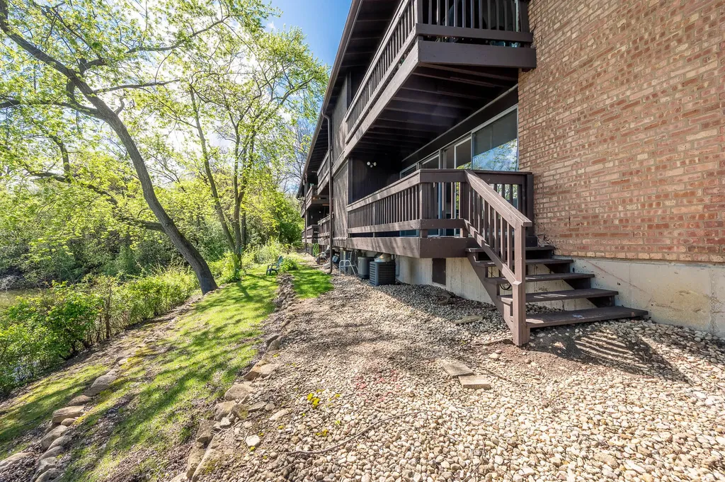 1611 Maple Terrace Lisle IL 60532