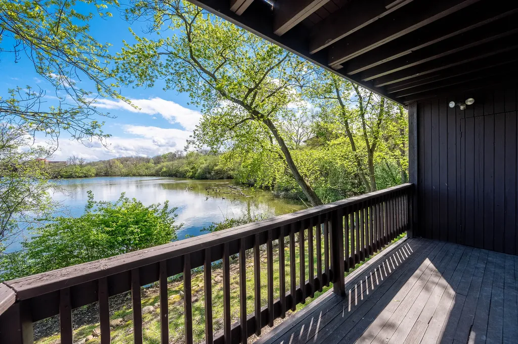 1611 Maple Terrace Lisle IL 60532