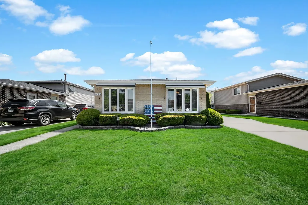 10125 South Komensky Avenue Oak Lawn IL 60453