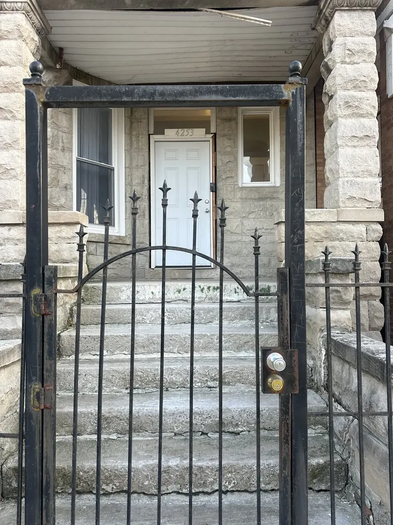 4253 West Wilcox Street Chicago IL 60624