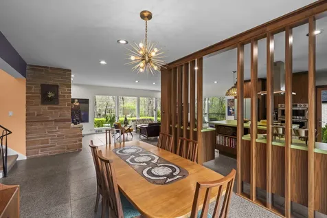 87 Ravinoaks Lane Highland Park IL 60035