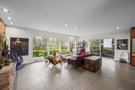 87 Ravinoaks Lane Highland Park IL 60035