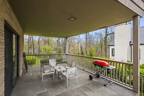 87 Ravinoaks Lane Highland Park IL 60035