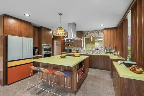 87 Ravinoaks Lane Highland Park IL 60035