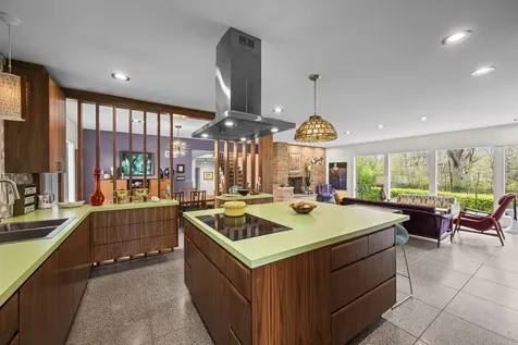 87 Ravinoaks Lane Highland Park IL 60035