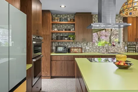 87 Ravinoaks Lane Highland Park IL 60035