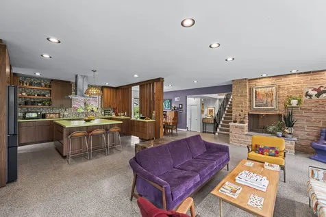 87 Ravinoaks Lane Highland Park IL 60035