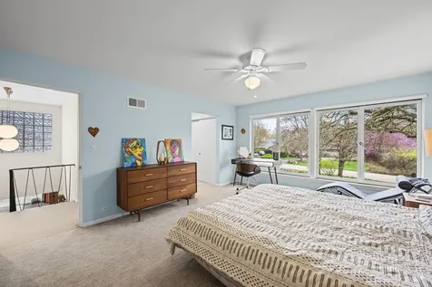 87 Ravinoaks Lane Highland Park IL 60035