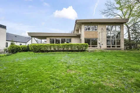 87 Ravinoaks Lane Highland Park IL 60035