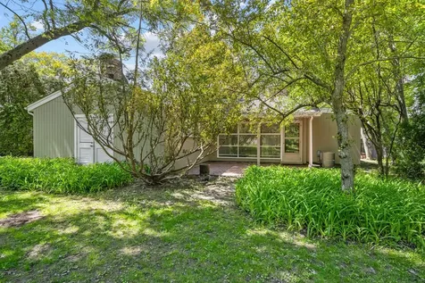 949 Ridgewood Drive Highland Park IL 60035