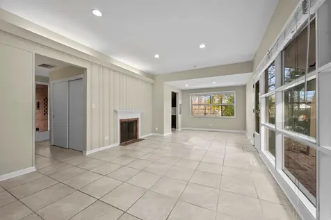 949 Ridgewood Drive Highland Park IL 60035