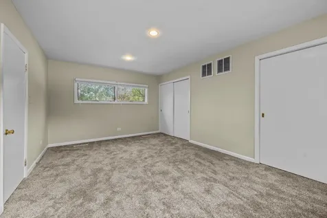 949 Ridgewood Drive Highland Park IL 60035
