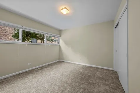 949 Ridgewood Drive Highland Park IL 60035