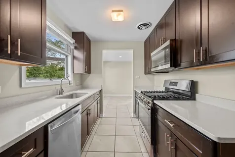 949 Ridgewood Drive Highland Park IL 60035