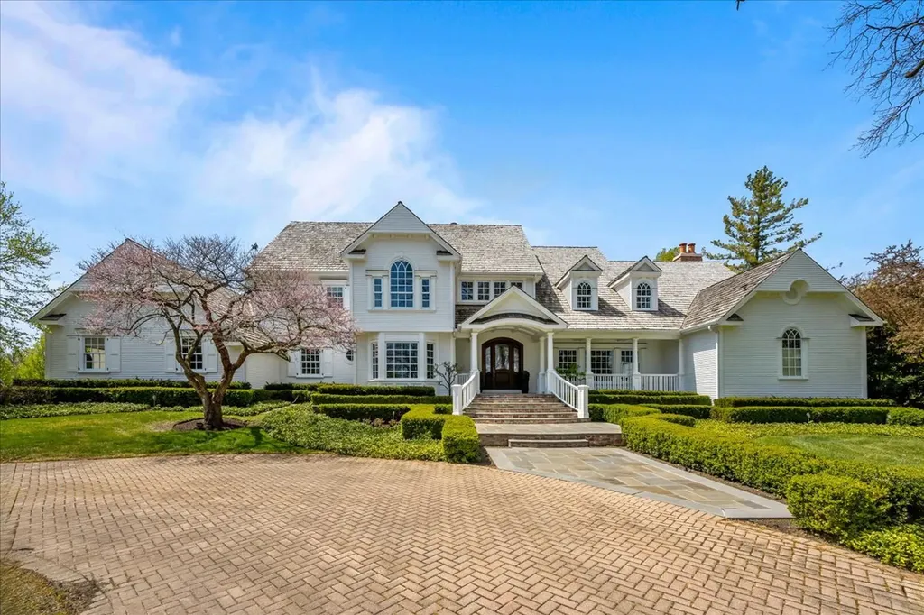 2220 Churchill Circle Libertyville IL 60048