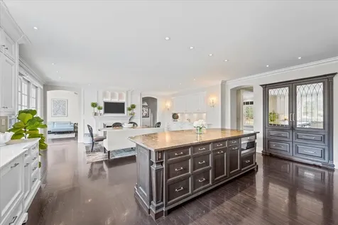 2220 Churchill Circle Libertyville IL 60048