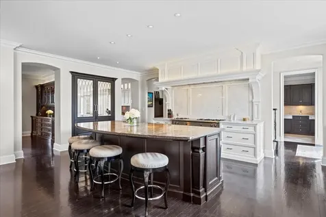 2220 Churchill Circle Libertyville IL 60048